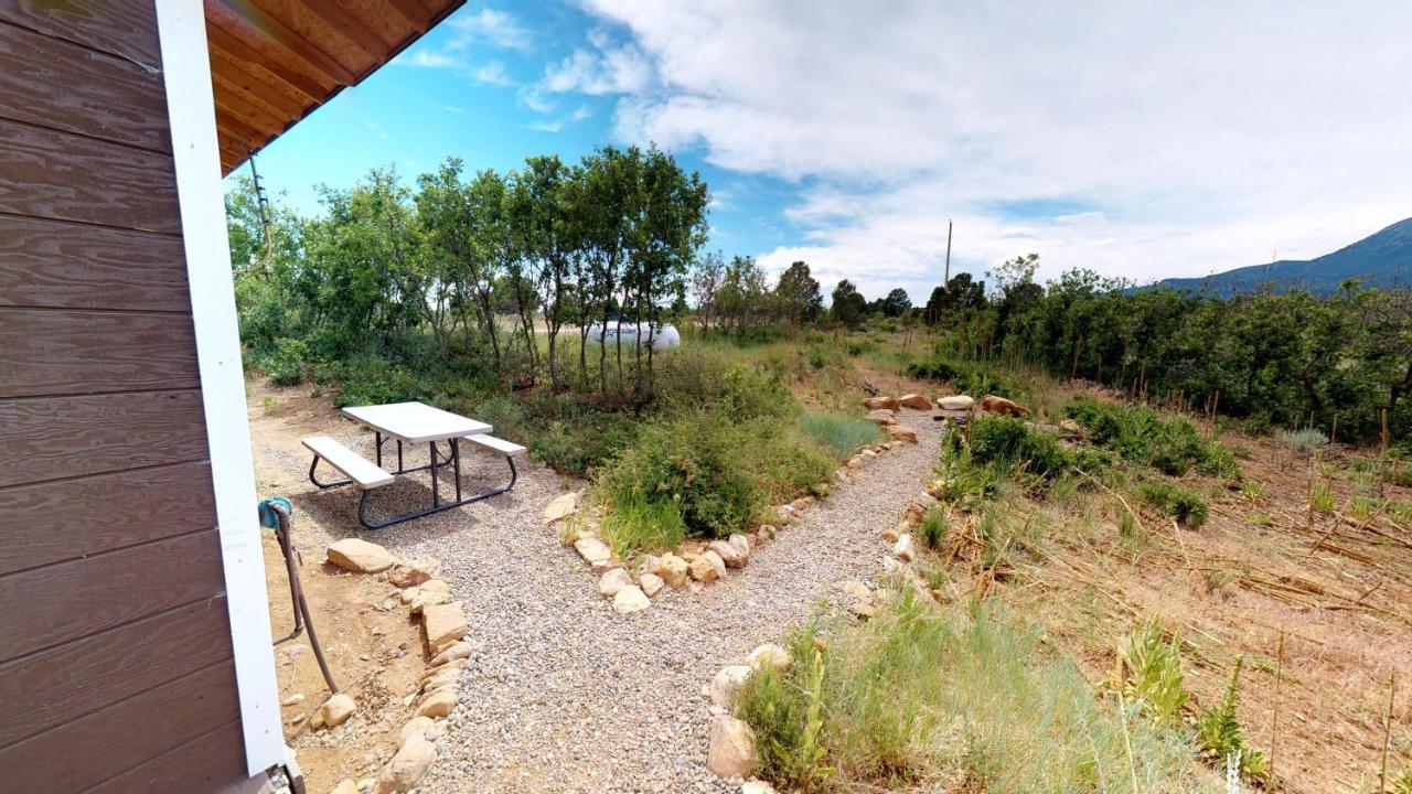 Ranch Mountain Cabin, Stunning! Campfire, Hiking Монтичело Екстериор снимка
