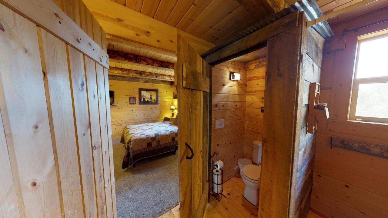 Ranch Mountain Cabin, Stunning! Campfire, Hiking Монтичело Екстериор снимка